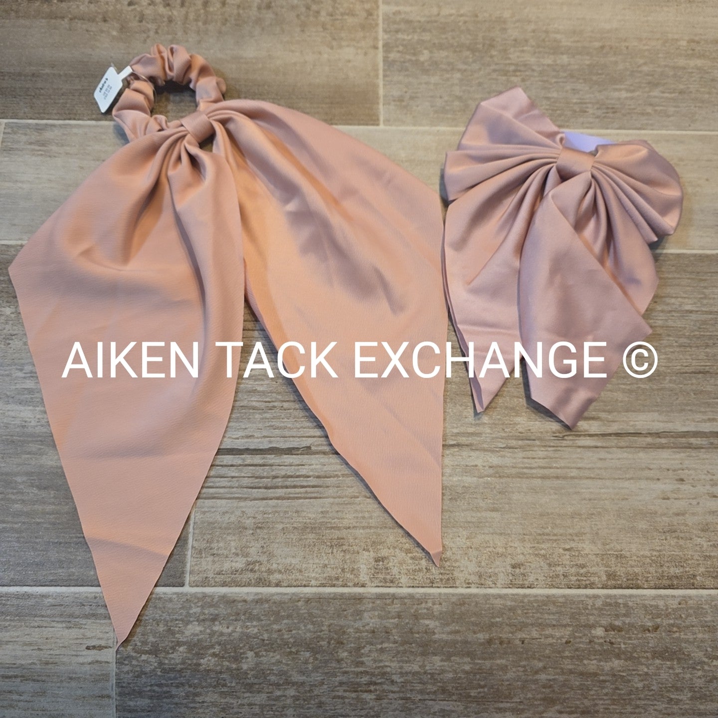 Claire's Hair Bundle - 1 Scrunchie, 1 Hair Clip