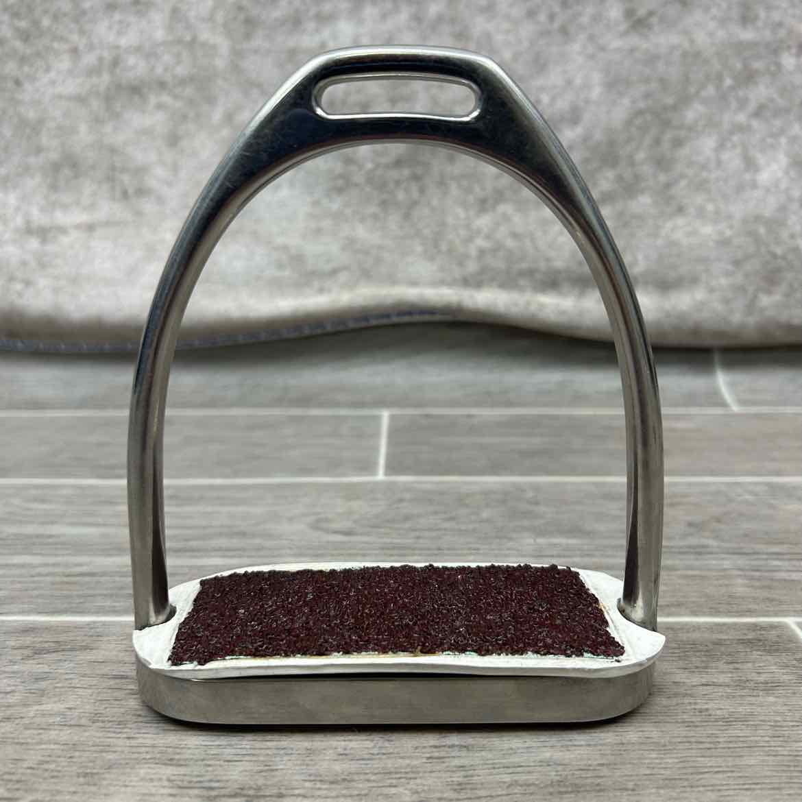 Metalab Fillis Stirrup Irons with Sure Grip Stirrup Pads 4.5"