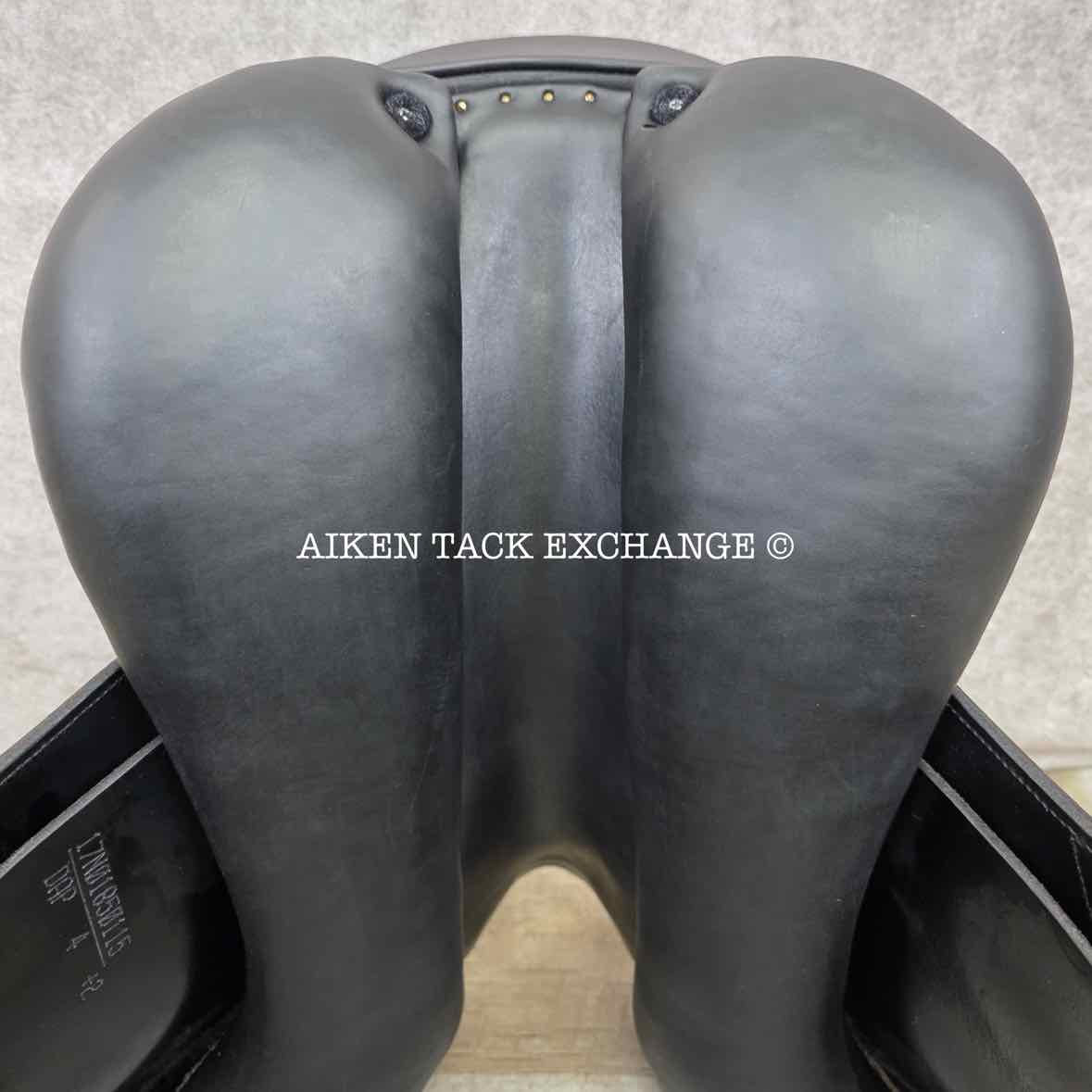 2015 Amerigo Pinerolo Classic Dressage Saddle, 17" Seat, MW/W Tree, Wool Flocked Panels
