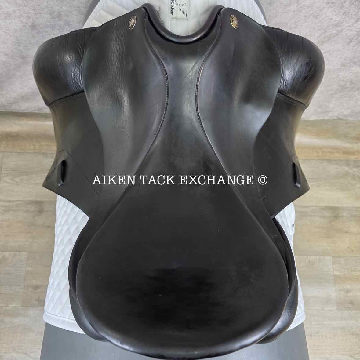 2003 Hennig Dressage Saddle, 17" Seat, Medium Narrow Tree, Wool Flocked Panels