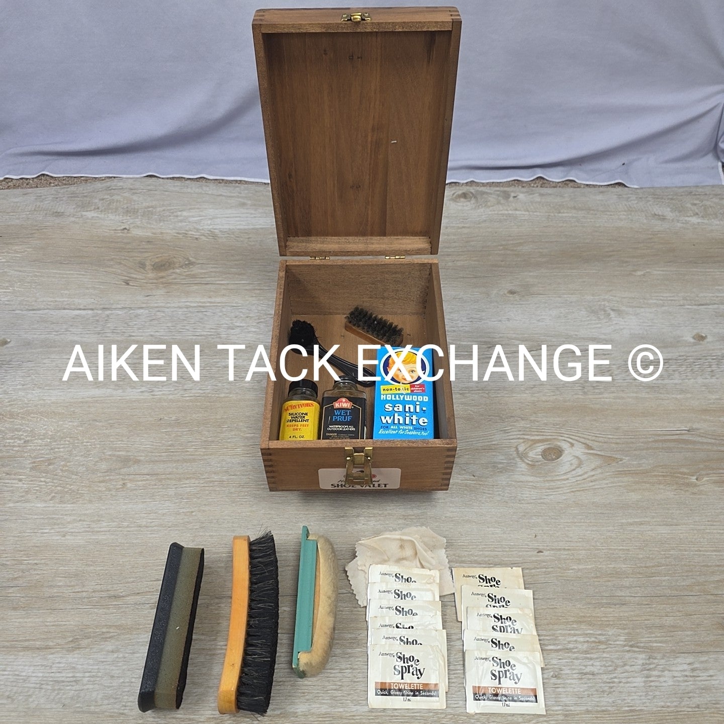 Kiwi Shoe Valet Kit w/ Accessories