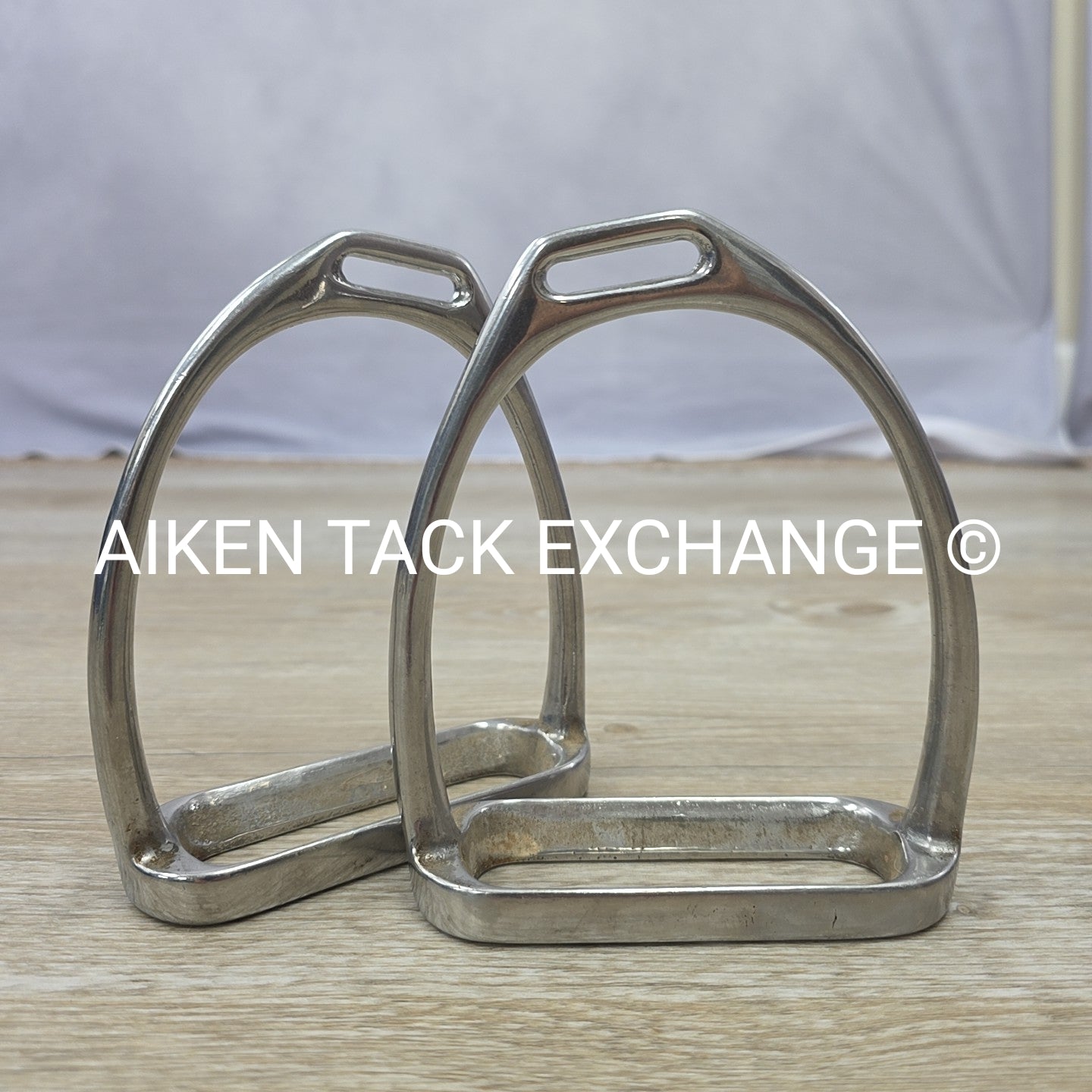 Courbette Lemetex Offset Stirrup Irons, 4"
