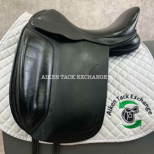 Master by D.Boot & L.Batchelor Dressage Saddle, 17.5" Seat, Wide Tree, Wool Flocked Serge Panels