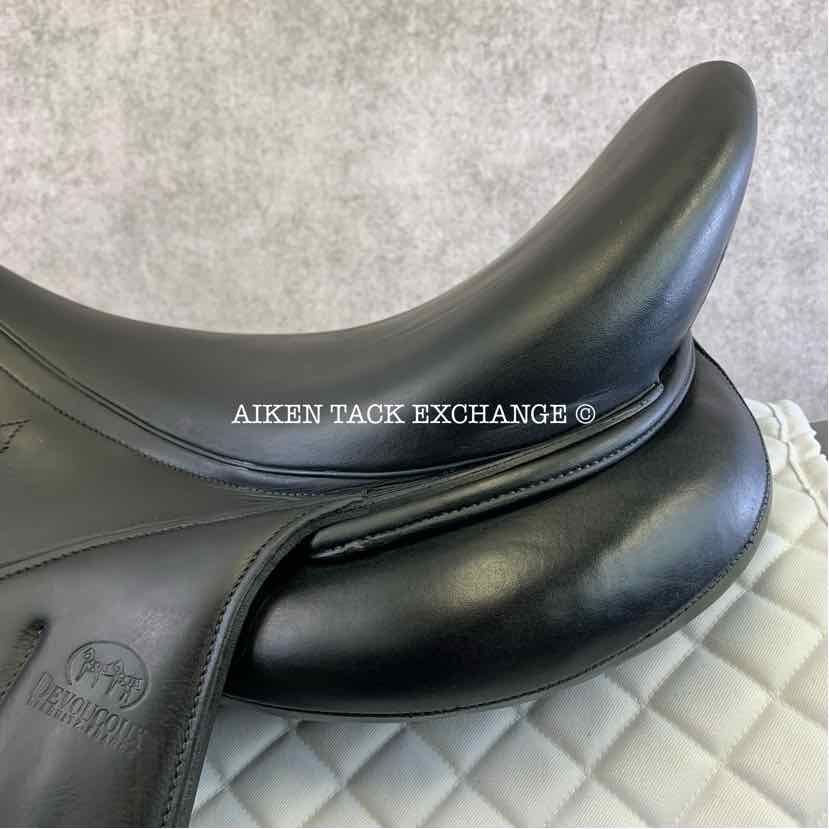 2016 Devoucoux Makila Lab Monoflap Dressage Saddle, 18" Seat, 3A Flap, Medium Wide Tree, Foam D3D Panels, Buffalo Leather