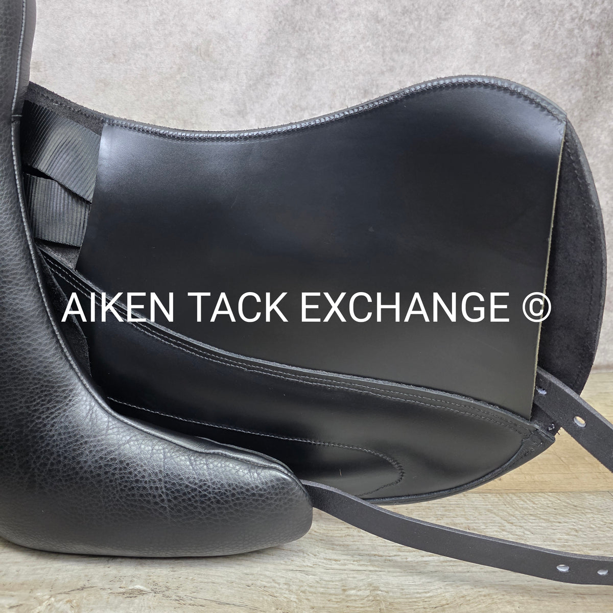 2023 Custom Saddlery Wolfgang Gemini R Monoflap Dressage Saddle, 18" Seat, Adjustable Tree, Wool Flocked Panels