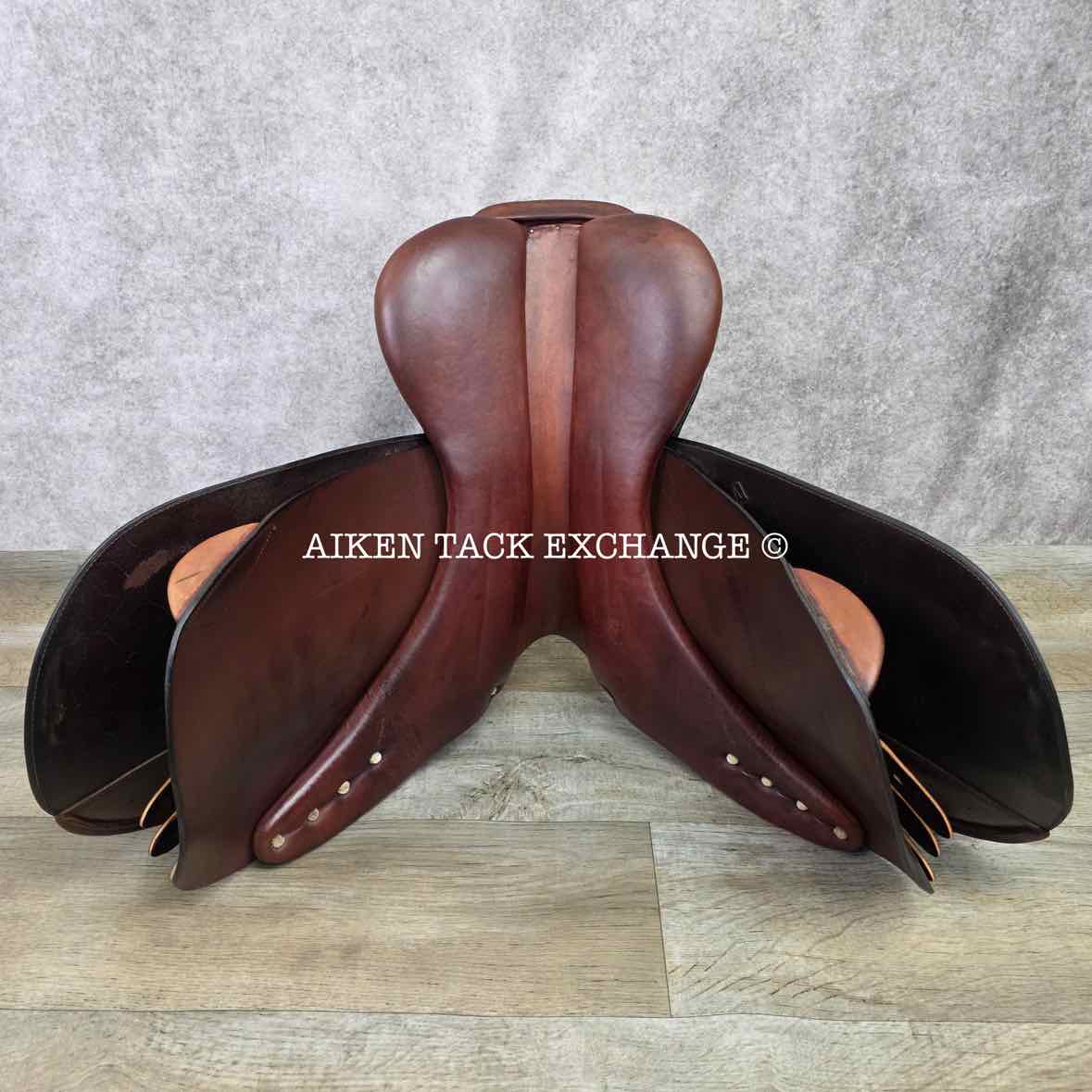 2007 Circuit by Dover Saddlery Close Contact Jump Saddle, 18" Seat, Medium Wide Tree, Foam Panels