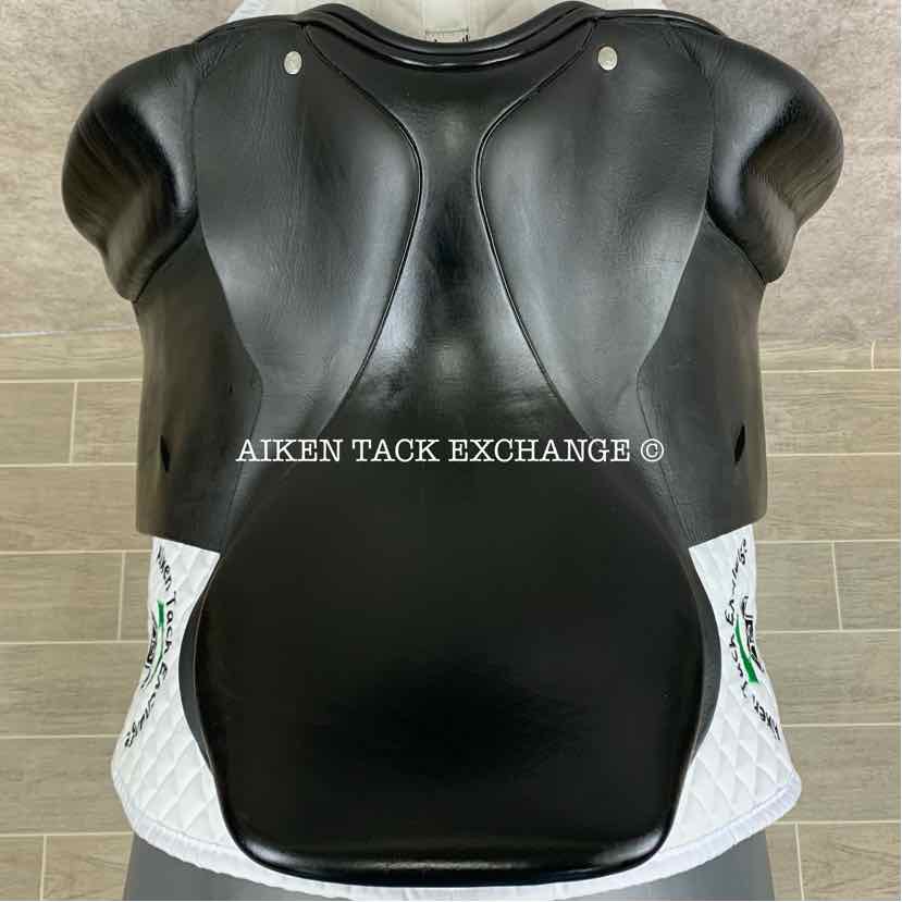 Master by D.Boot & L.Batchelor Dressage Saddle, 17.5" Seat, Wide Tree, Wool Flocked Serge Panels