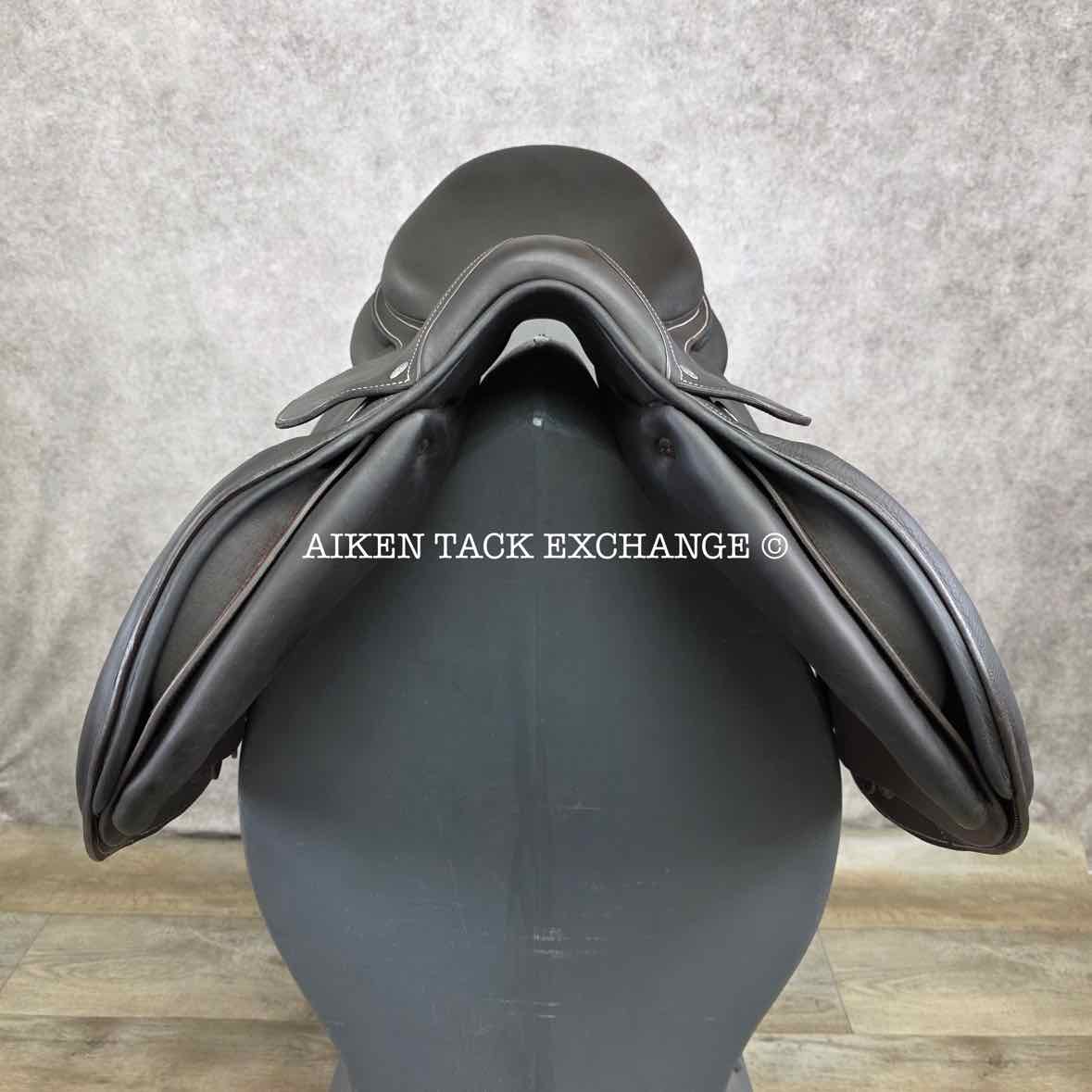 2024 Forestier Seoul Close Contact Jump Saddle, 17.5" Seat, 2AA Flap, MW/W Tree, PRO Panels, Full Buffalo Leather