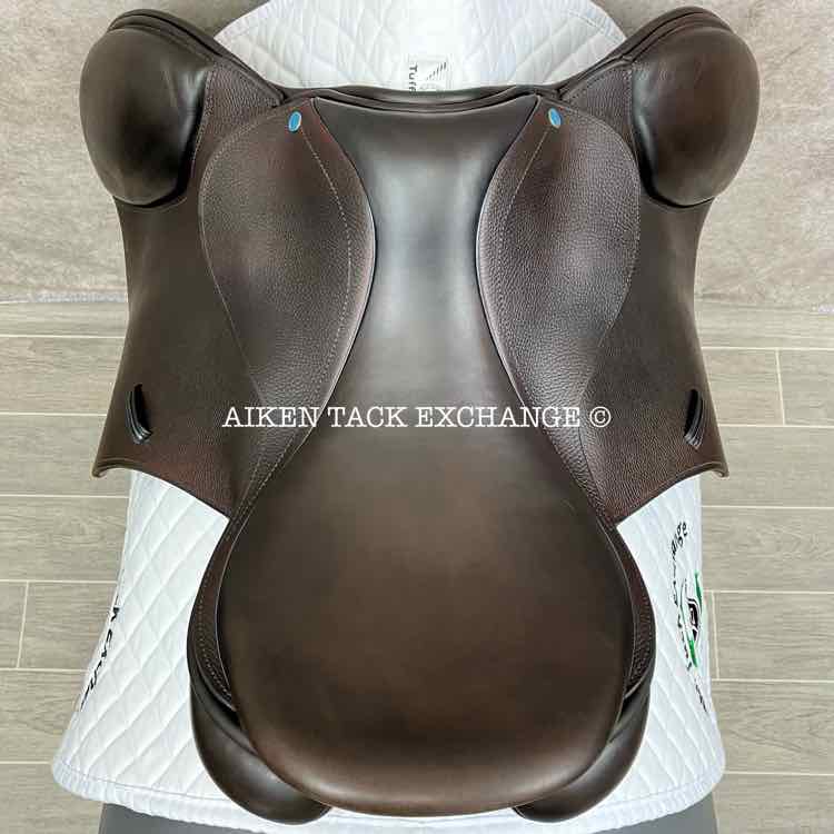 **SOLD** 2023 County Xtreme Monoflap Jump Saddle, 17.5" Seat, Medium Tree, Wool Flocked Panels