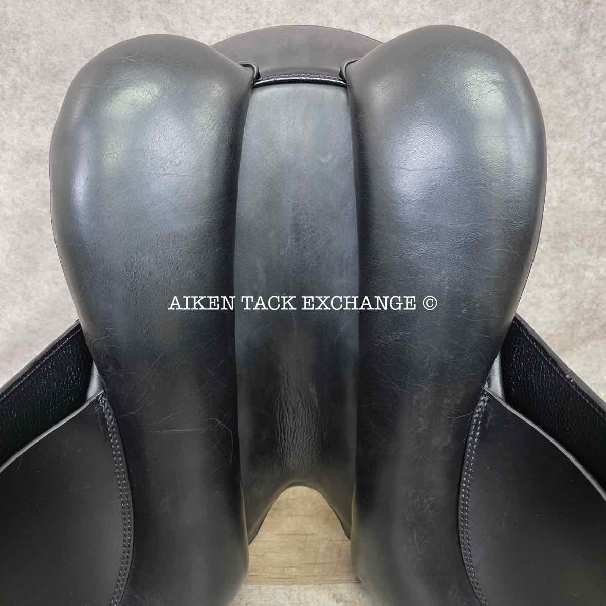 **SOLD** 2019 Stubben 1894 Dressage Saddle, 18" Seat, 30cm Tree - M/MW, Wool Flocked Panels
