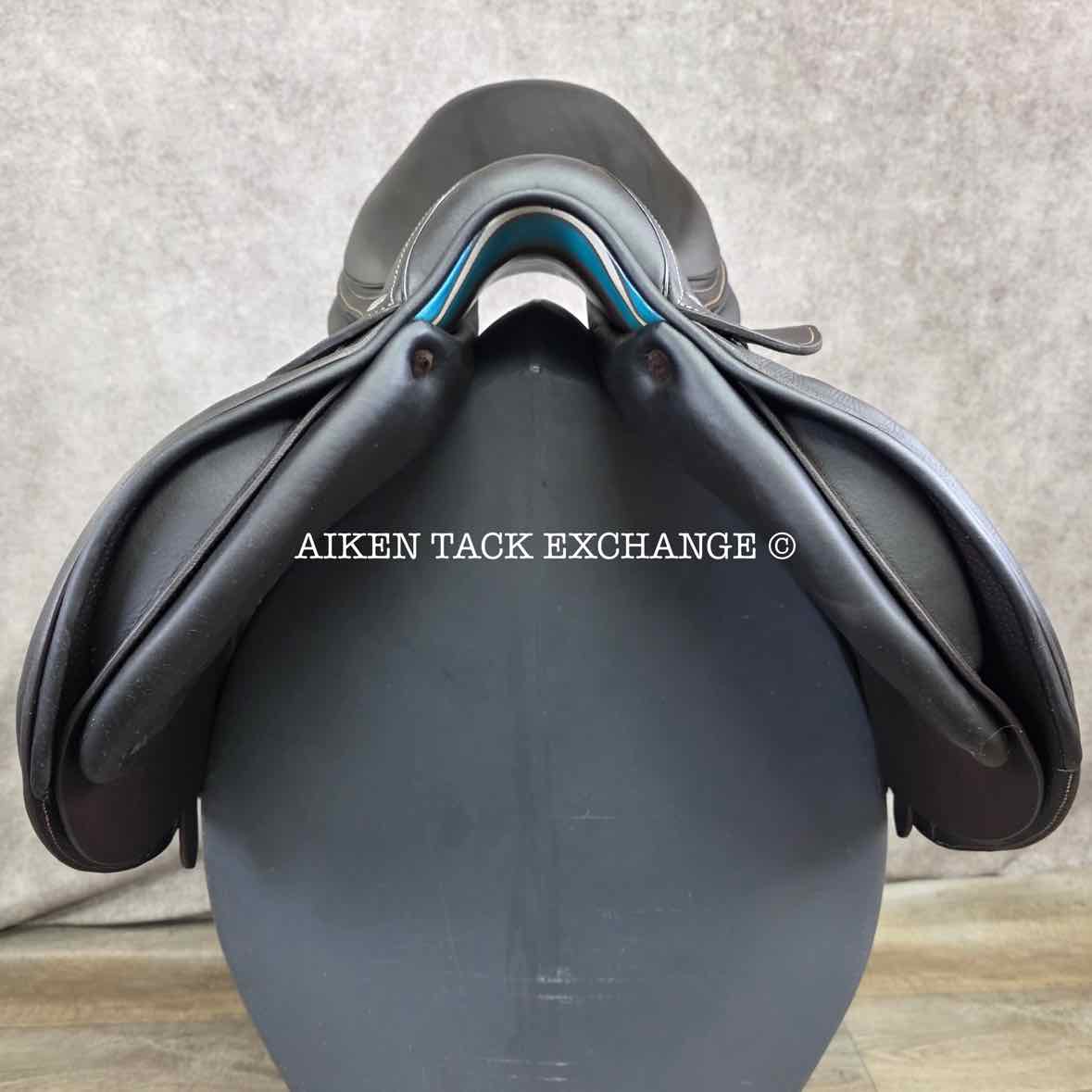 2021 Voltaire Stuttgart Jump Saddle, 17" Seat, 2A Flap, Medium Wide Tree, PRO Panels, Full Buffalo Leather