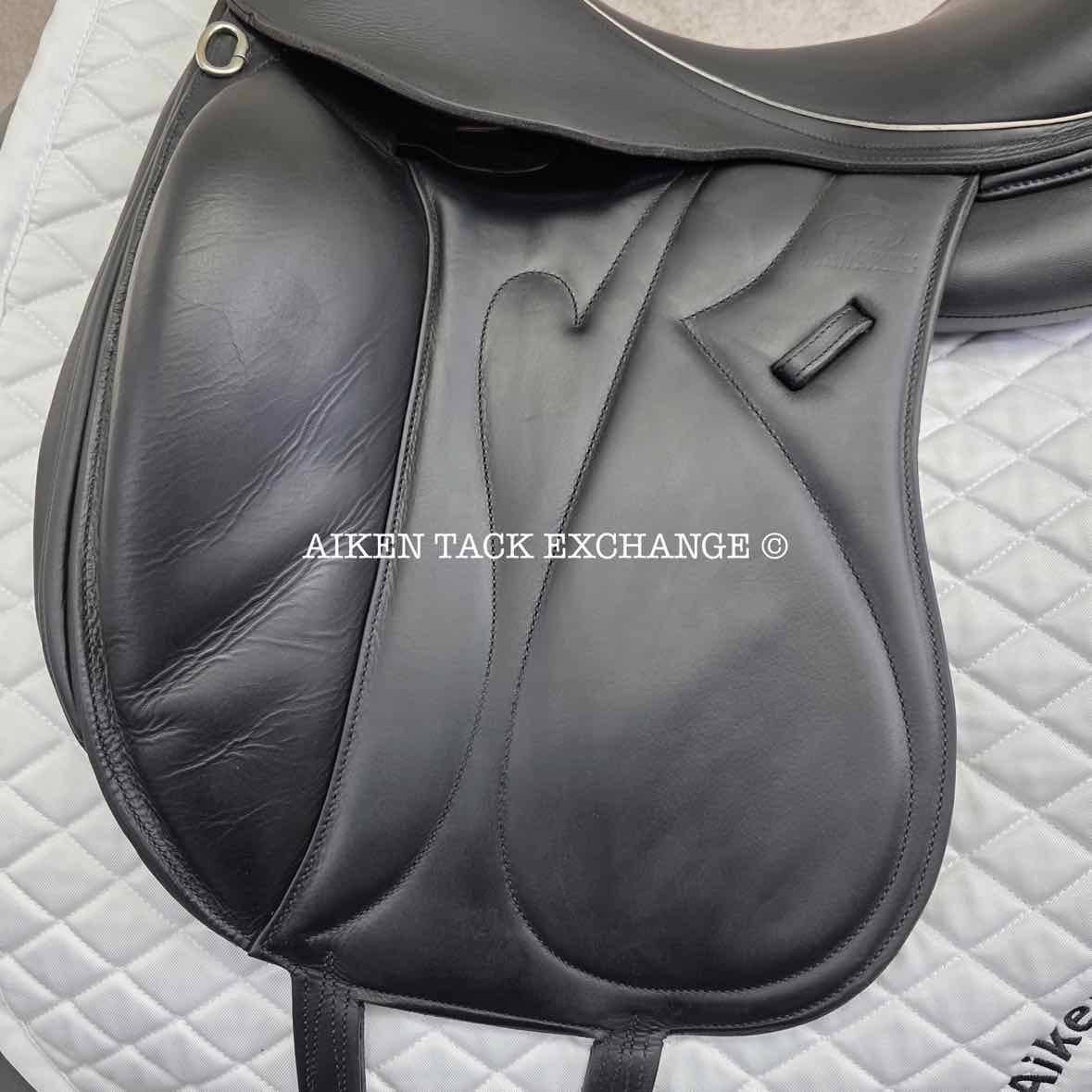 2017 Devoucoux Makila S Monoflap Dressage Saddle, 18" Seat, 1A Flap, M/MW Tree, D3D Panels, Full Buffalo Leather
