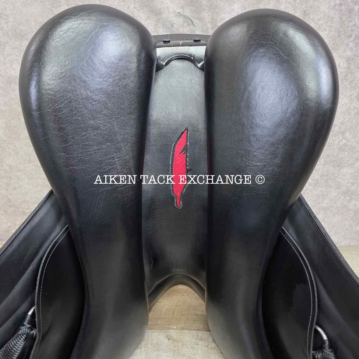 2020 Aviar Raavun 1.0 Monoflap Dressage Saddle, 18.5" Seat, Adjustable Tree, Foam Panels
