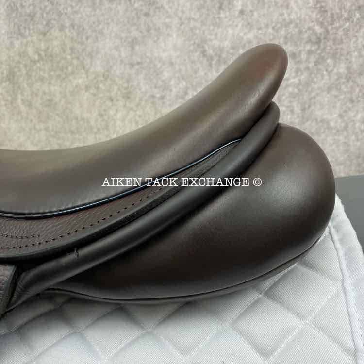 **SOLD** 2023 County Xtreme Monoflap Jump Saddle, 17.5" Seat, Medium Tree, Wool Flocked Panels