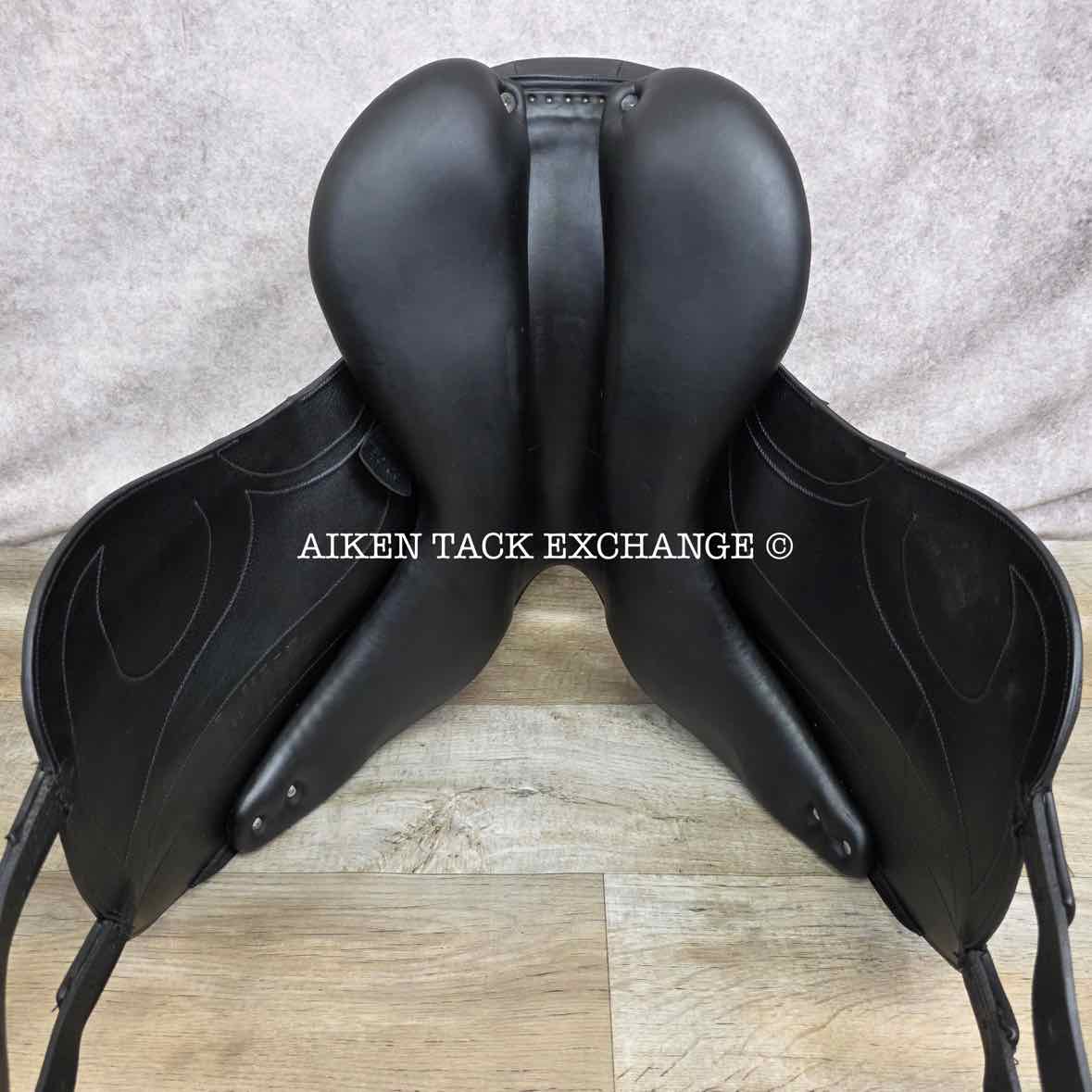 2014 Devoucoux Loreak Monoflap Dressage Saddle, 18.5" Seat, 3 Flap, Medium Wide Tree, D3D Panels, Full Buffalo Leather