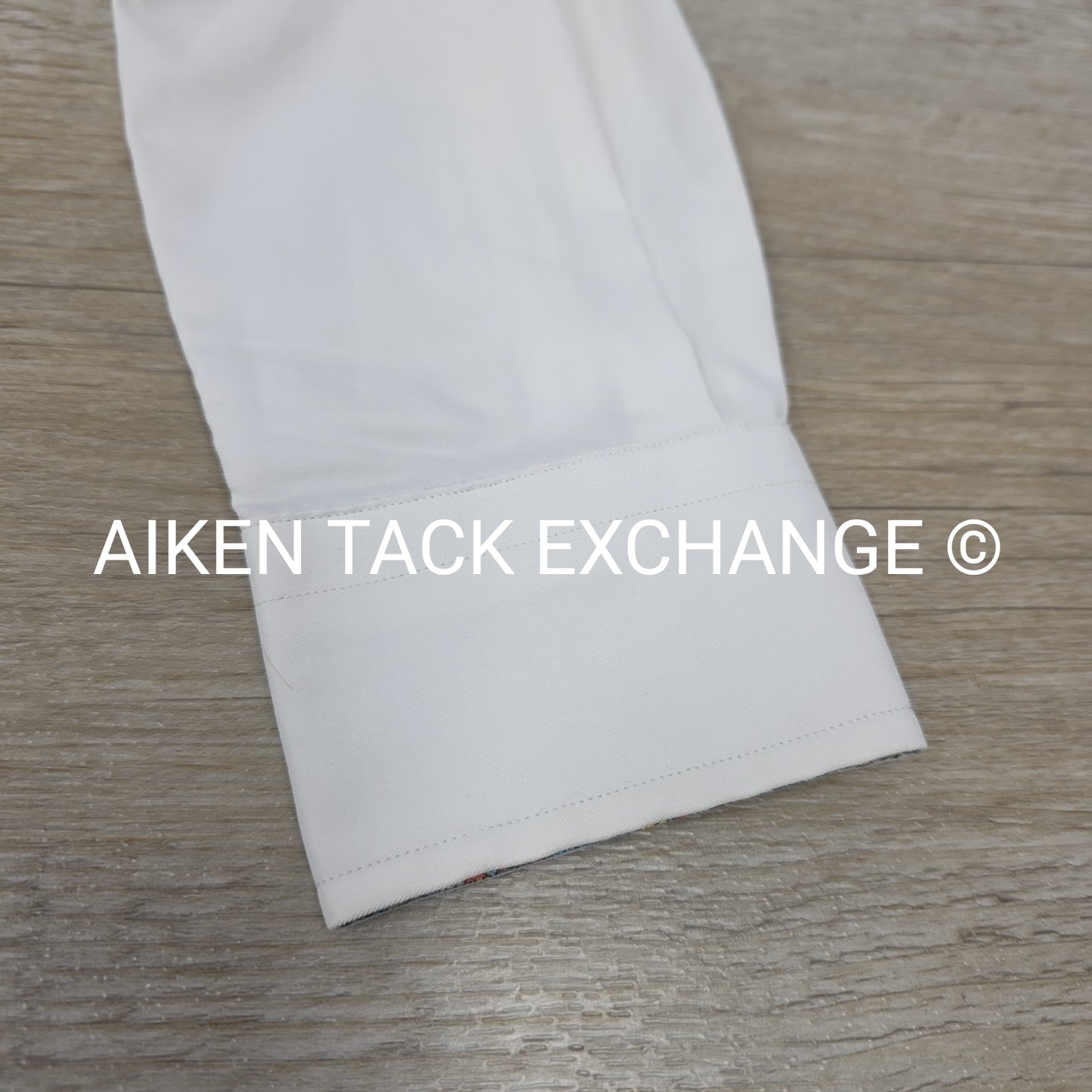 Essex Classics Long Sleeve Show Shirt, Size Medium