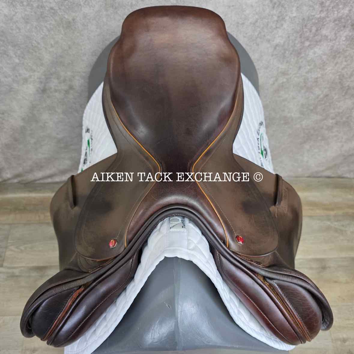 **SOLD** Albion Kontrol Jump Saddle, 18" Seat, Medium Wide Tree, Wool Flocked Panels