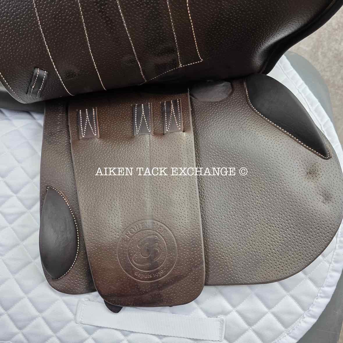 2024 Forestier Seoul Close Contact Jump Saddle, 17.5" Seat, 2AA Flap, MW/W Tree, PRO Panels, Full Buffalo Leather