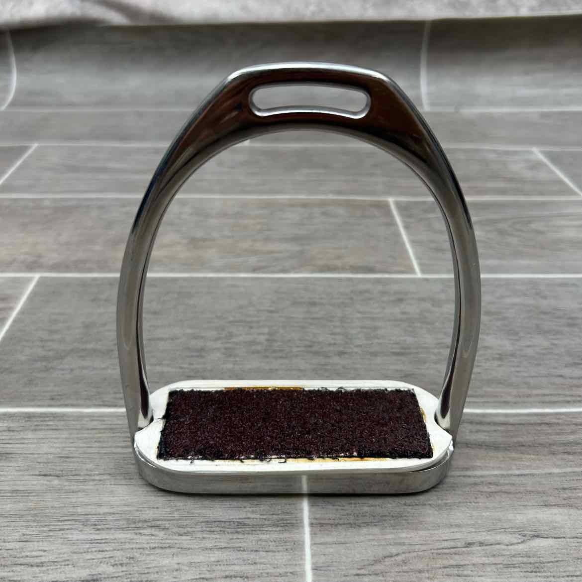 Fillis Stirrup Irons with Sure Grip Stirrup Pads, 4.75"