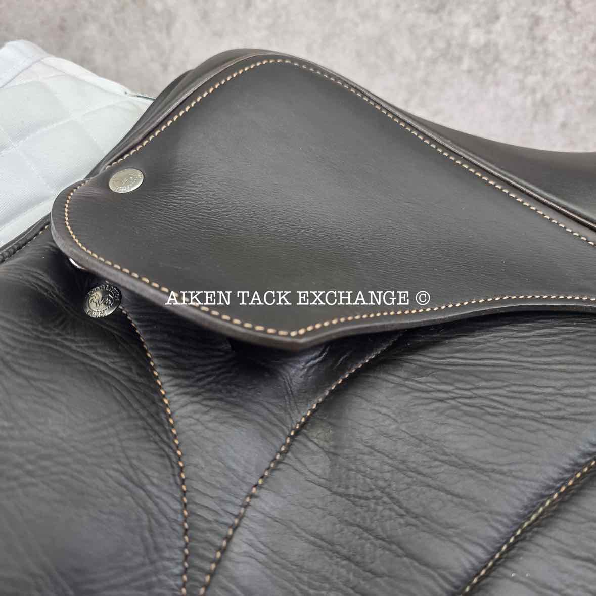 2019 Voltaire Blue Infinite Close Contact Jump Saddle, 17" Seat, 2A Flap, Medium Wide Tree, PRO Panels, Full Buffalo Leather