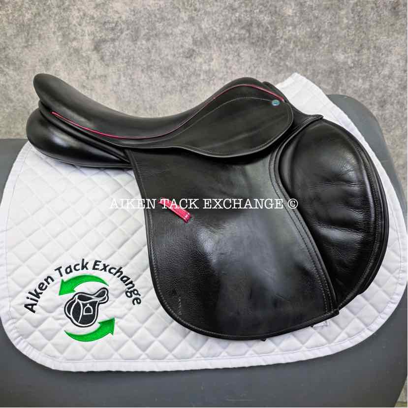 2021 County Innovation Jump Saddle, 18" Seat, Forward Flap, Medium Narrow Tree, Wool Flocked Panels