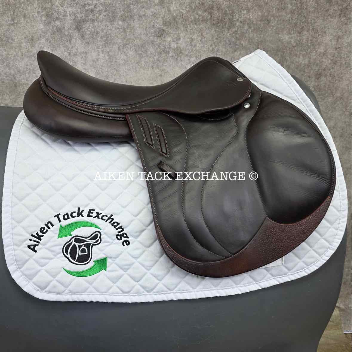 2017 Devoucoux Biarritz Lab Close Contact Jump Saddle, 17.5" Seat, 2A Flap, Medium Wide Tree, D3D Panels, Full Buffalo Leather