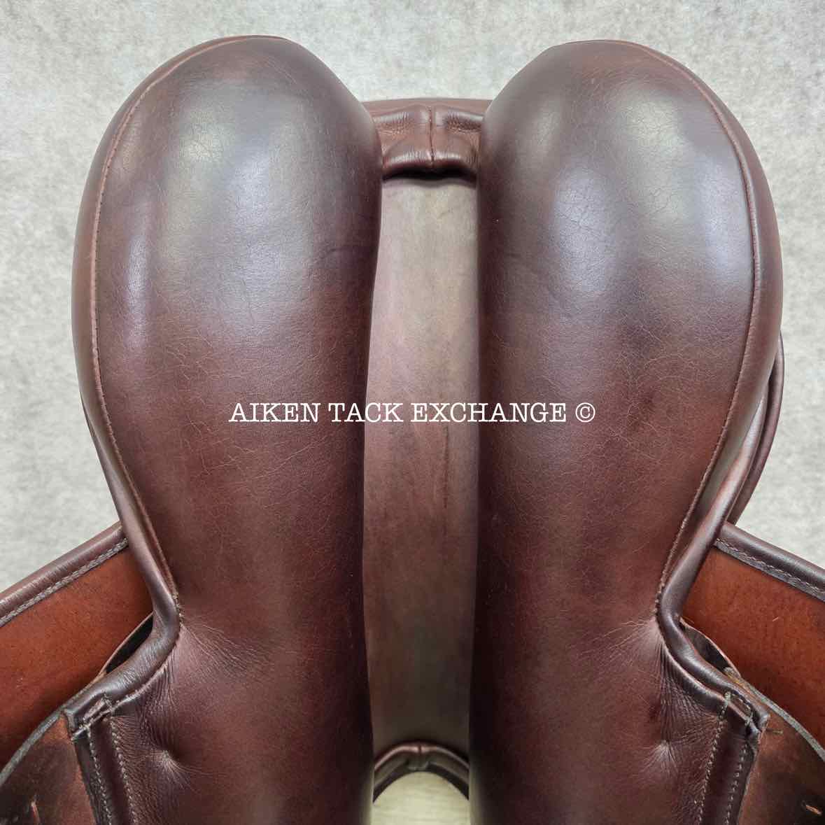 2017 County Innovation Jump Saddle, 17" Seat, Narrow Tree, Wool Flocked Panels