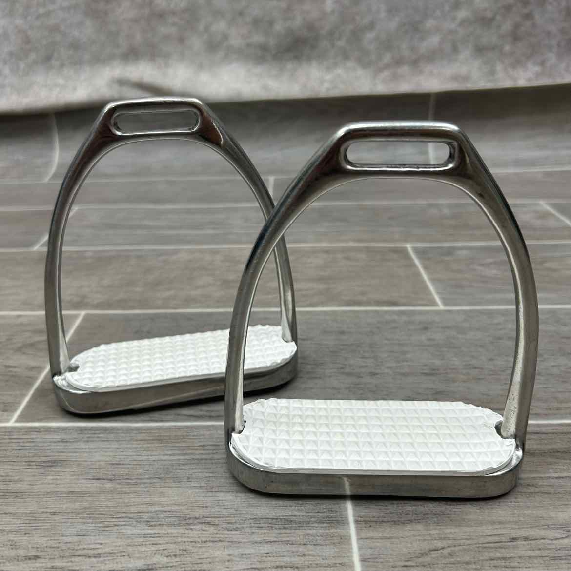 Fillis Stirrup Irons, 4.25"