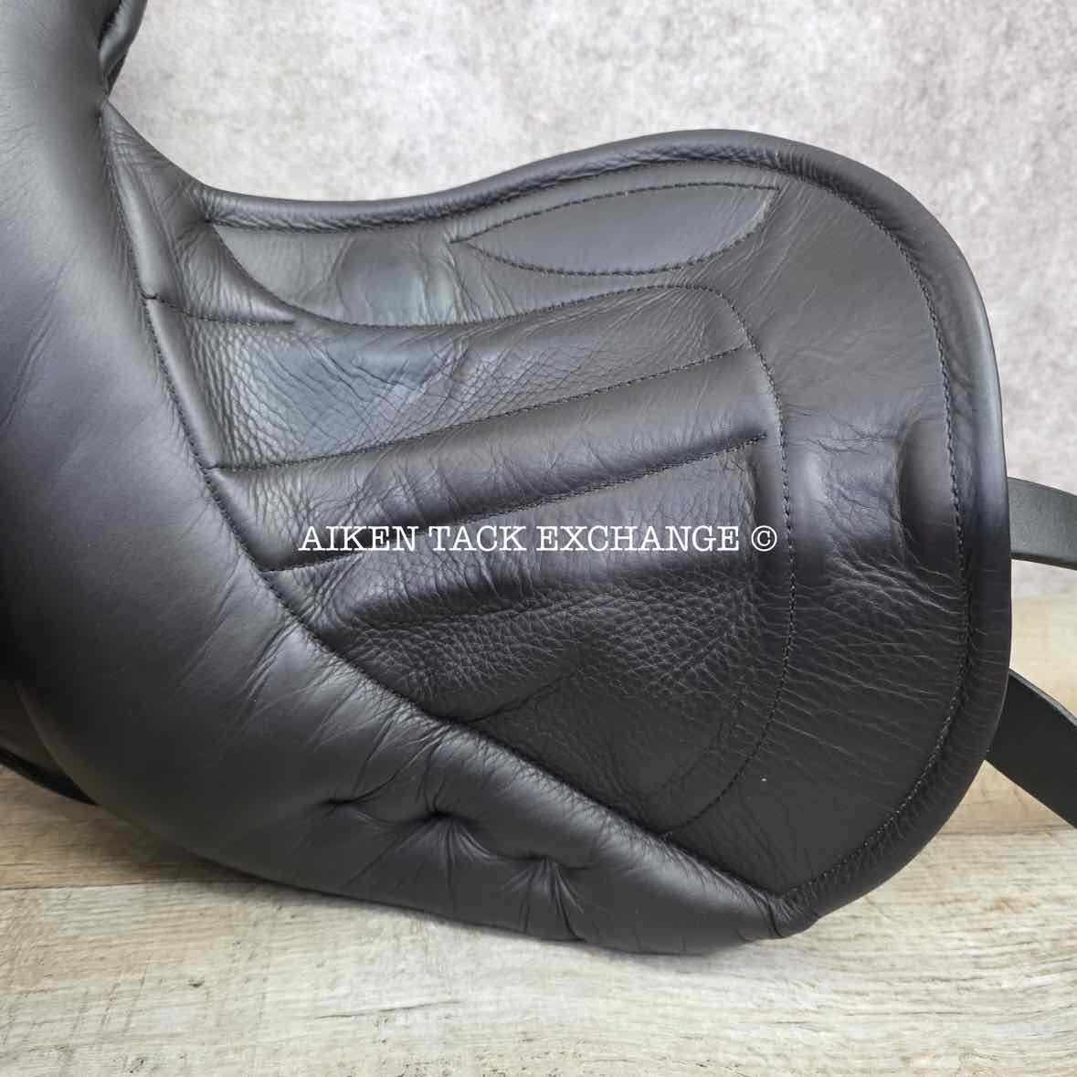 **On Trial** 2014 Black Country Solare Vinici Monoflap Jump Saddle, 17.5" Seat, Medium Wide Tree, Wool Flocked Panels