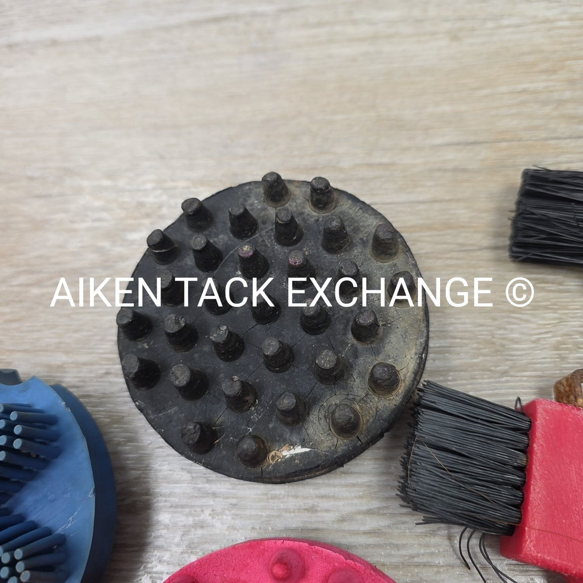 BARGAIN BUNDLE: 3 Hoof Picks & 3 Curry Combs