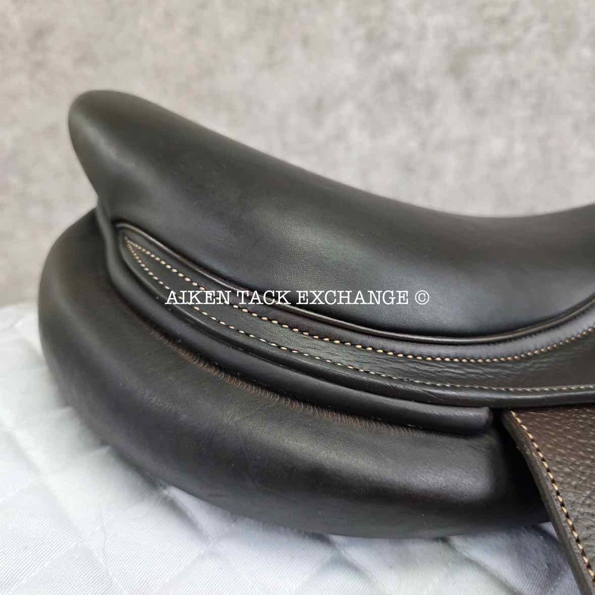 2022 Voltaire Palm Beach Close Contact Jump Saddle, 16.5" Seat, 2AA Flap, Medium Wide Tree, PRO Panels