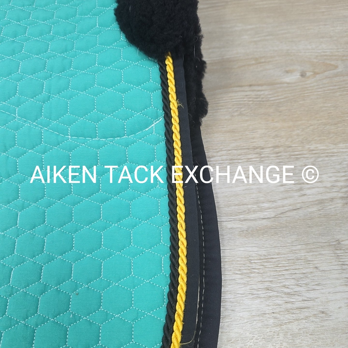 Mattes Dressage Trekking Saddle Pad with Sheepskin, Size Medium