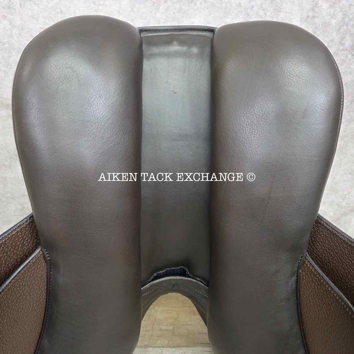 **SOLD** Royal Heritage Stella Jump Saddle, 18" Seat, Adjustable Tree - Changeable Gullet, Wool Flocked Panels