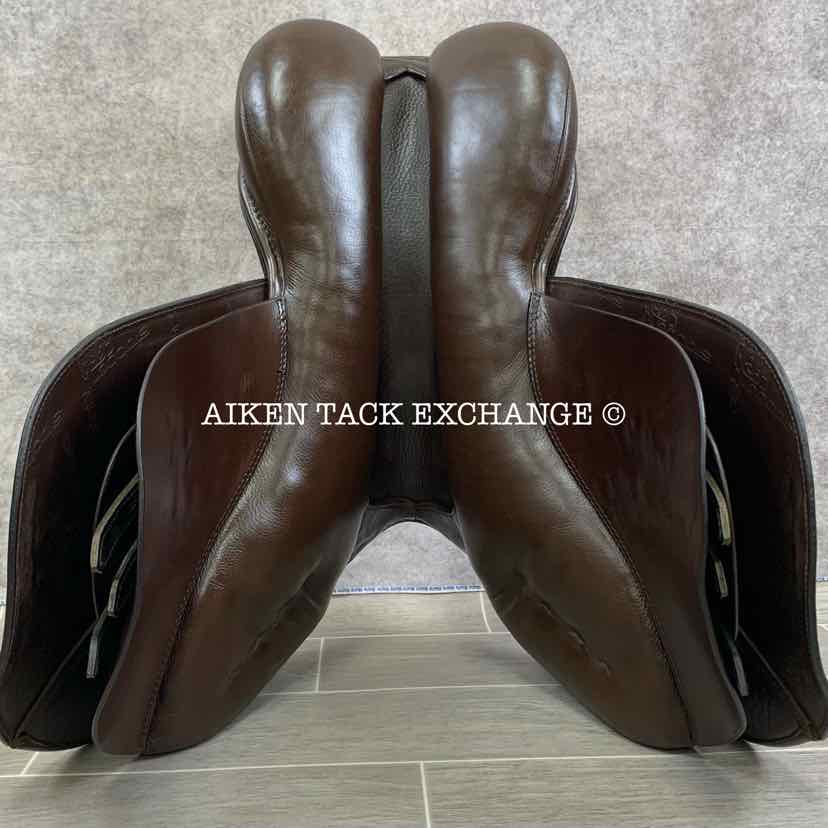 2011 Stubben Artus CS Deluxe Jump Saddle, 18" Seat, 28 cm Tree - Medium, Wool Flocked Panels