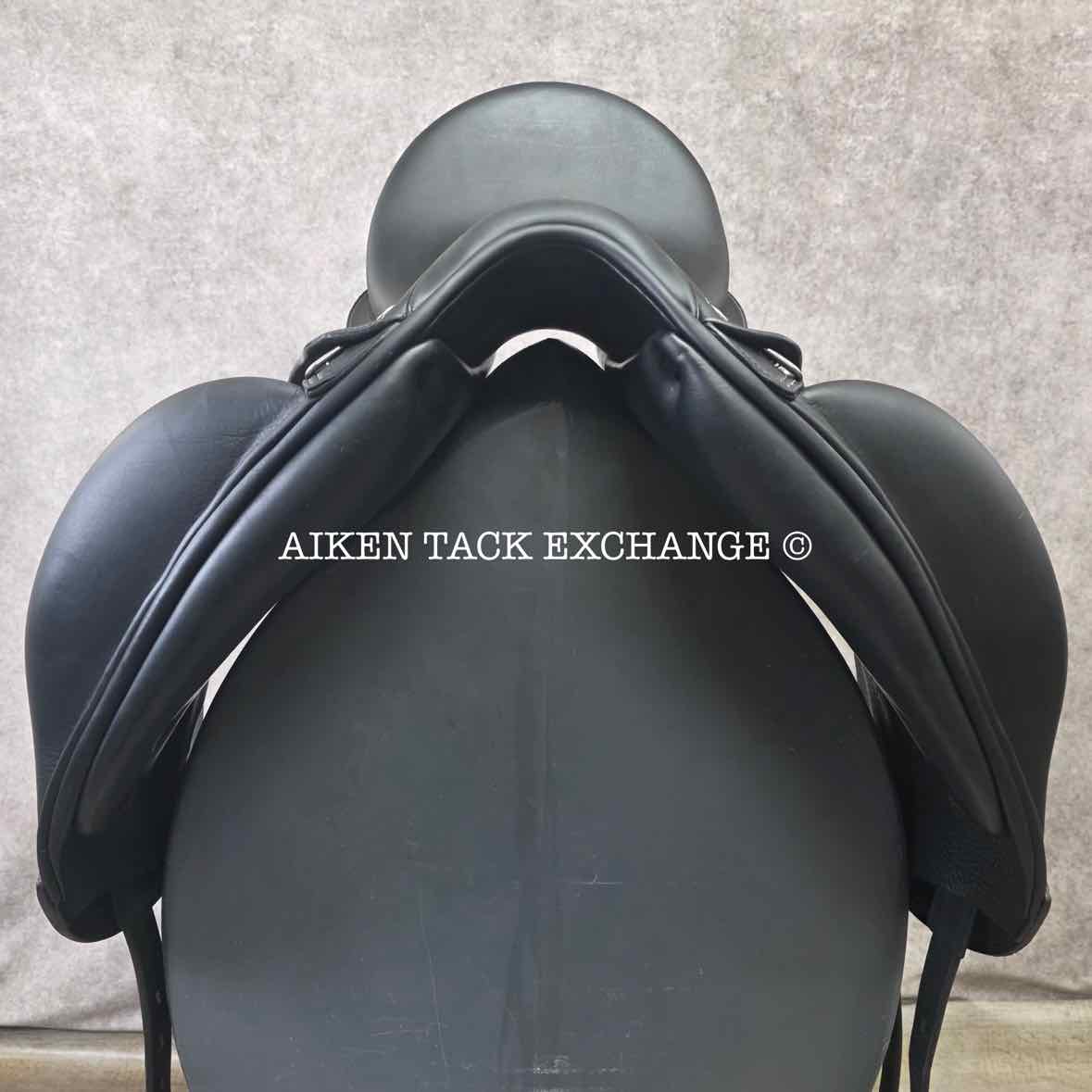 **SOLD** 2020 Equipe E-Carbon Kalifornia Monoflap Dressage Saddle, 17" Seat, MW/W Tree, Foam Panels