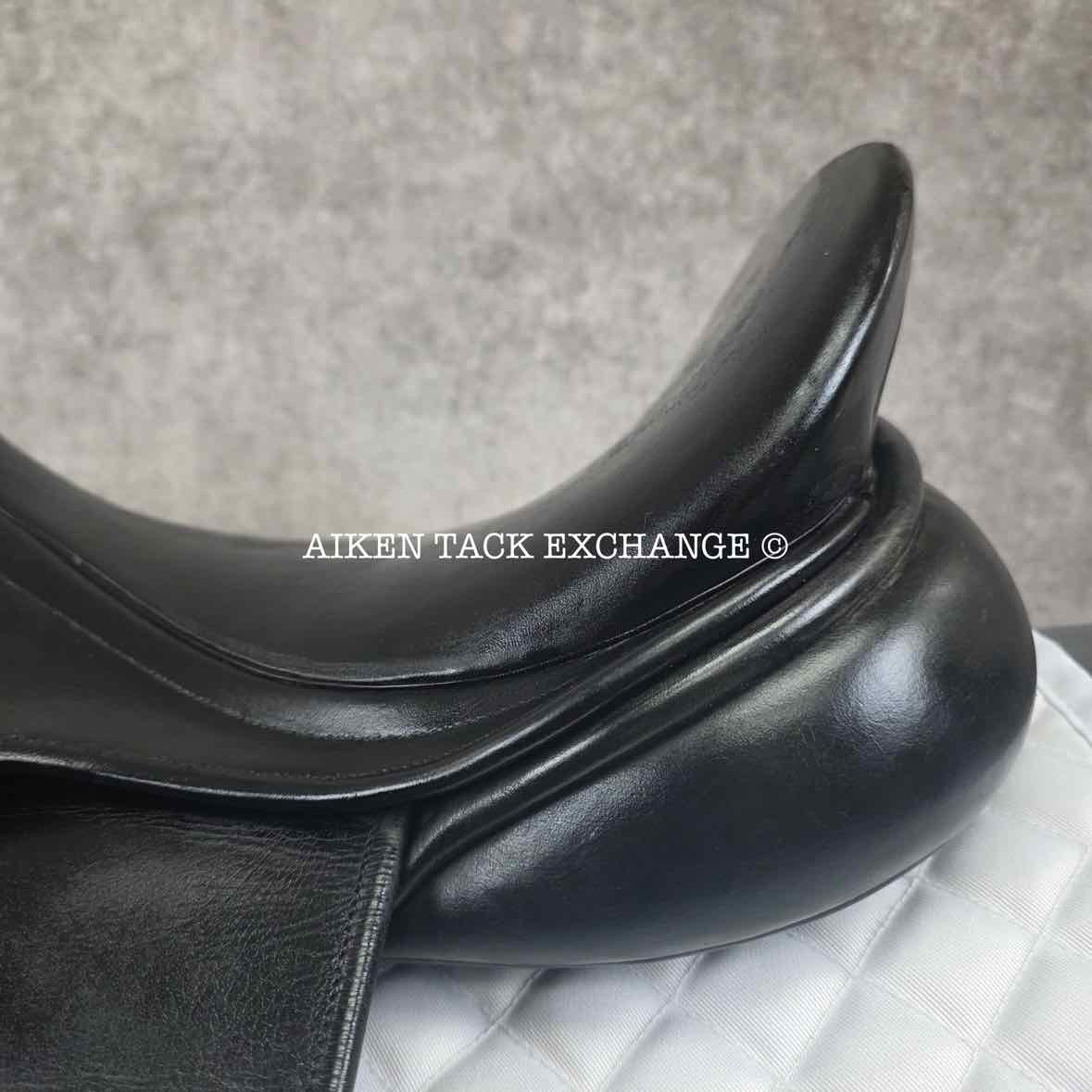 2005 County Fusion Dressage Saddle, 17.5" Seat, Medium Tree, Wool Flocked Panels