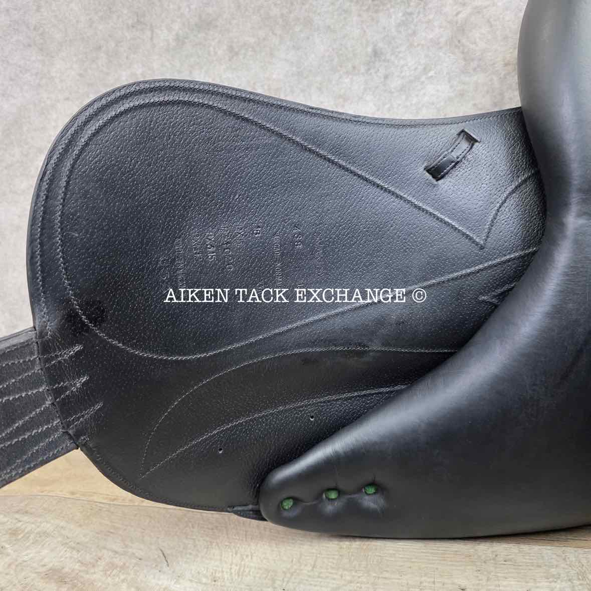 **On Trial** 2013 Devoucoux Makila Monoflap Dressage Saddle, 18" Seat, 3A Flap, M/MW Tree, Foam Panels, Full Buffalo Leather