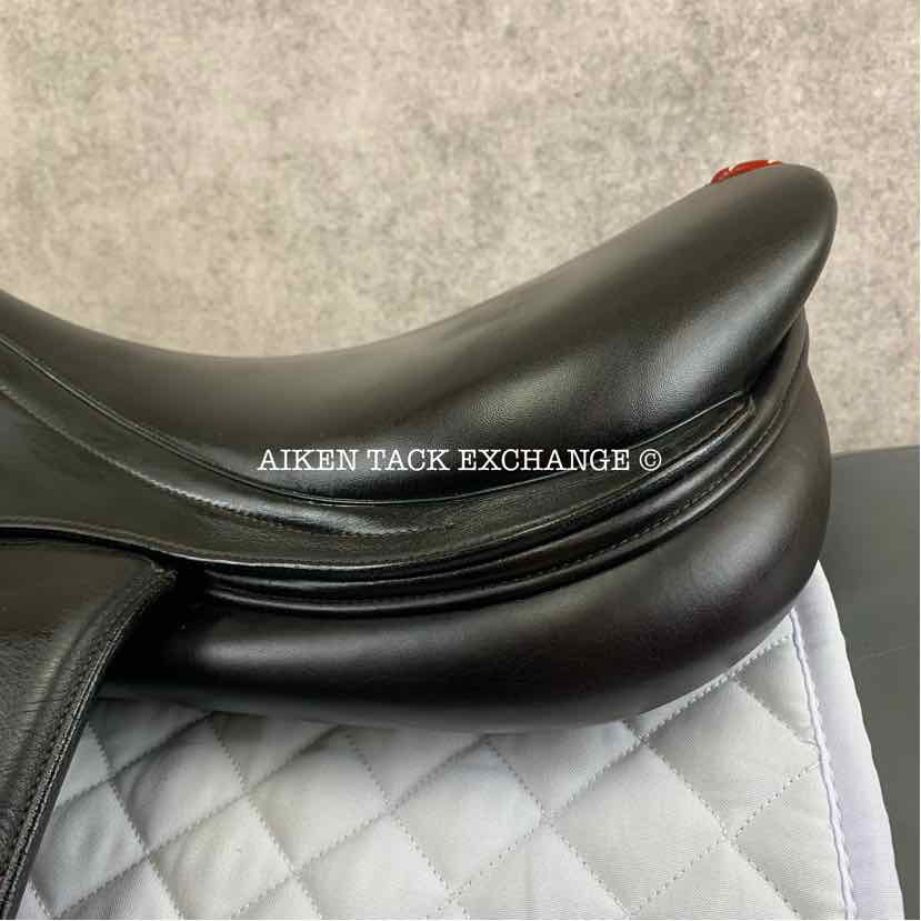 **SOLD** 2018 Equipe Synergy Special Close Contact Jump Saddle, 17.5" Seat, Forward Flap, Medium Wide Tree, Foam Panels
