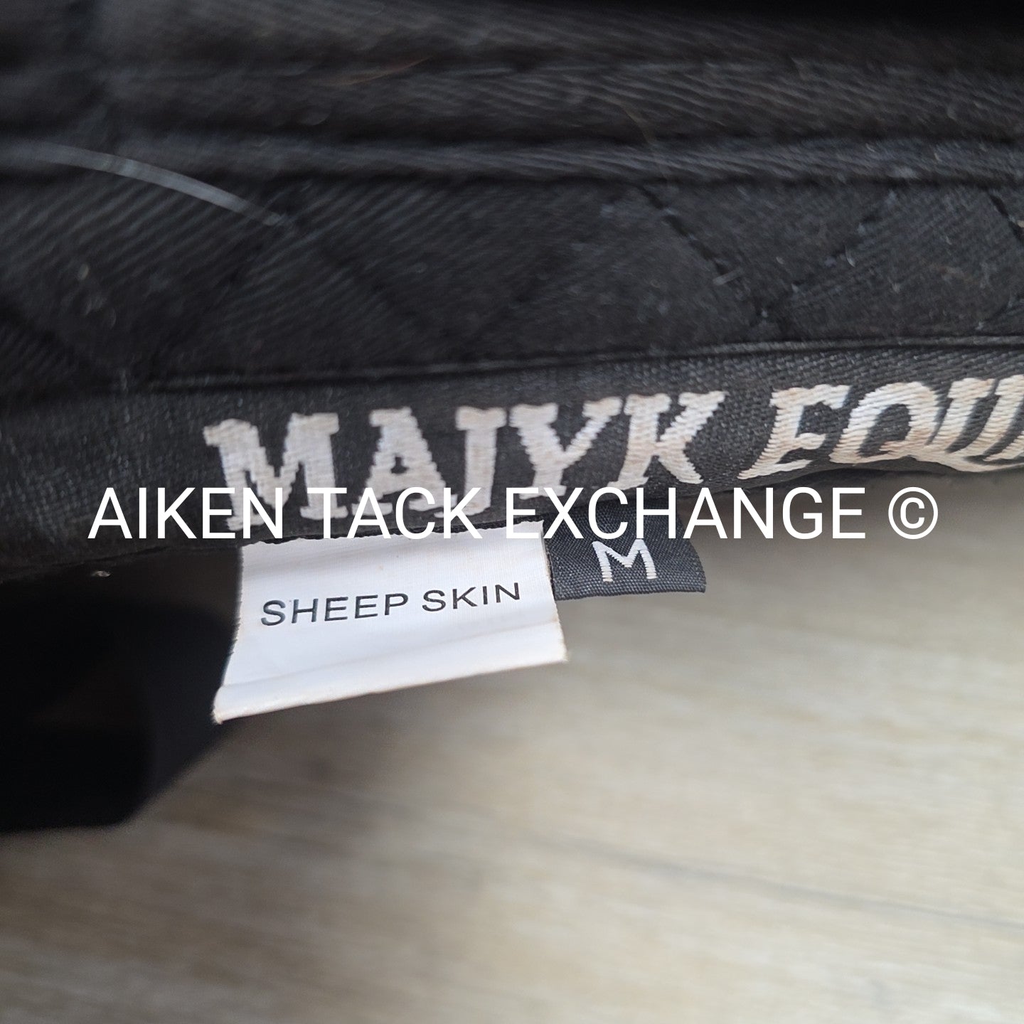 Majyk Equipe Ergonomic Shimmable Sheepskin Half Pad, With Rear Shims, Size Mediu