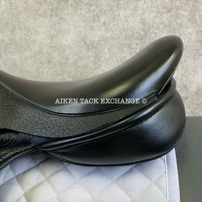 2023 Black Country Vinici Monoflap Jump Saddle, 18" Seat, Forward Flap, Medium Wide/Wide Tree, Wool Flocked Panels