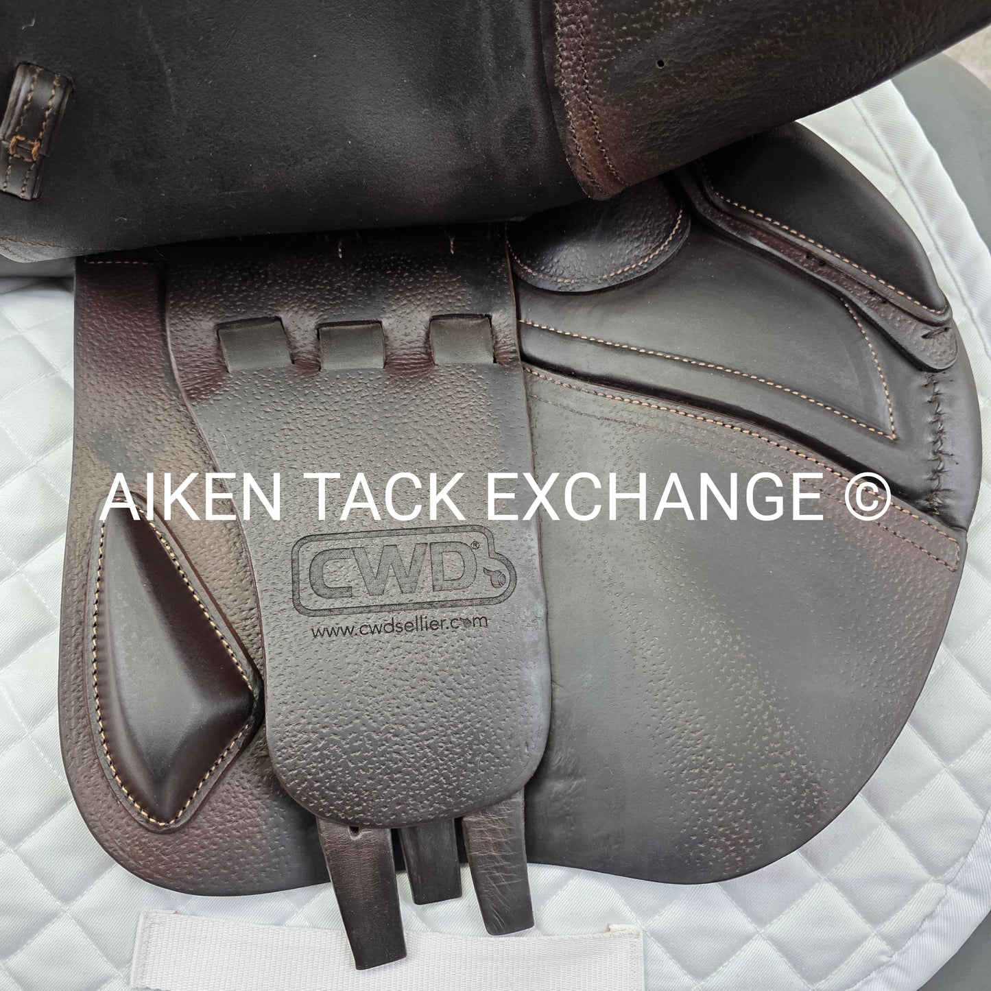 2019 CWD SE02 Close Contact Jump Saddle, 17.5" Seat, 3C Flap, Medium Tree, Foam Panels