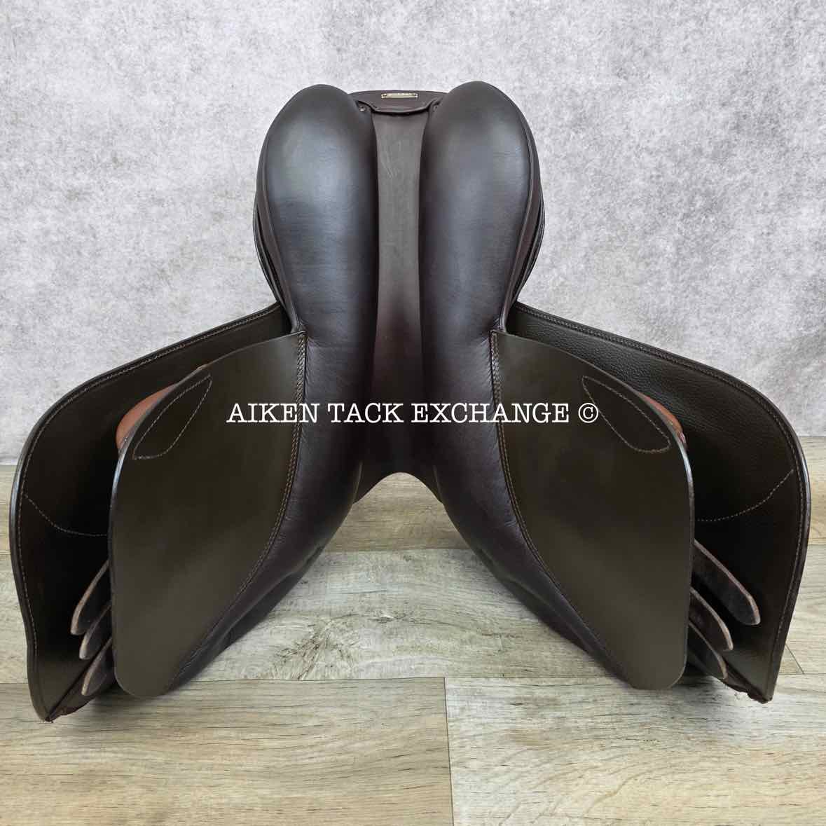 2021 Stubben Ascend Close Contact Jump Saddle, 18" Seat, 27cm Tree - Narrow, Wool Flocked Panels