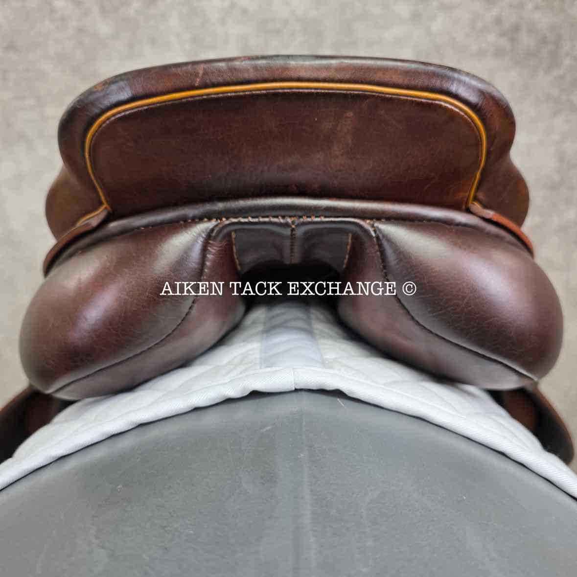 **SOLD** Albion Kontrol Jump Saddle, 18" Seat, Medium Wide Tree, Wool Flocked Panels