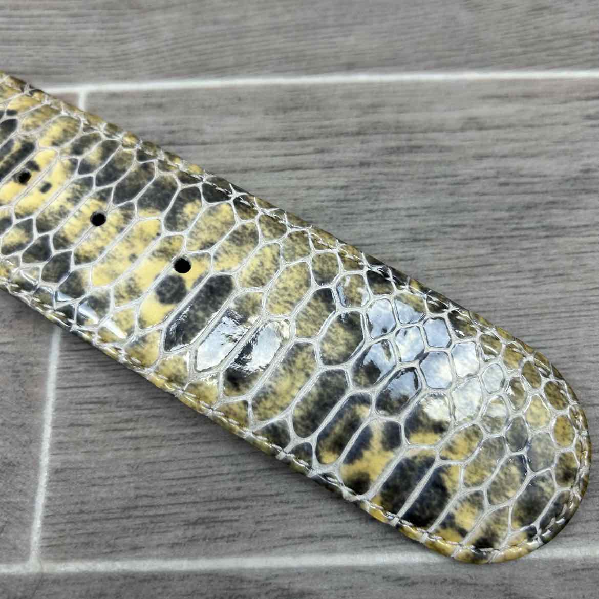 Tailored Sportsman Wide Snakeskin Belt, Size Small