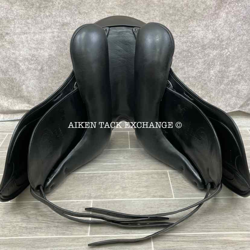 **On Trial** 2014 Schleese Obrigado Dressage Saddle, 17" Seat, Adjustable AdapTree, Wool Flocked Panels