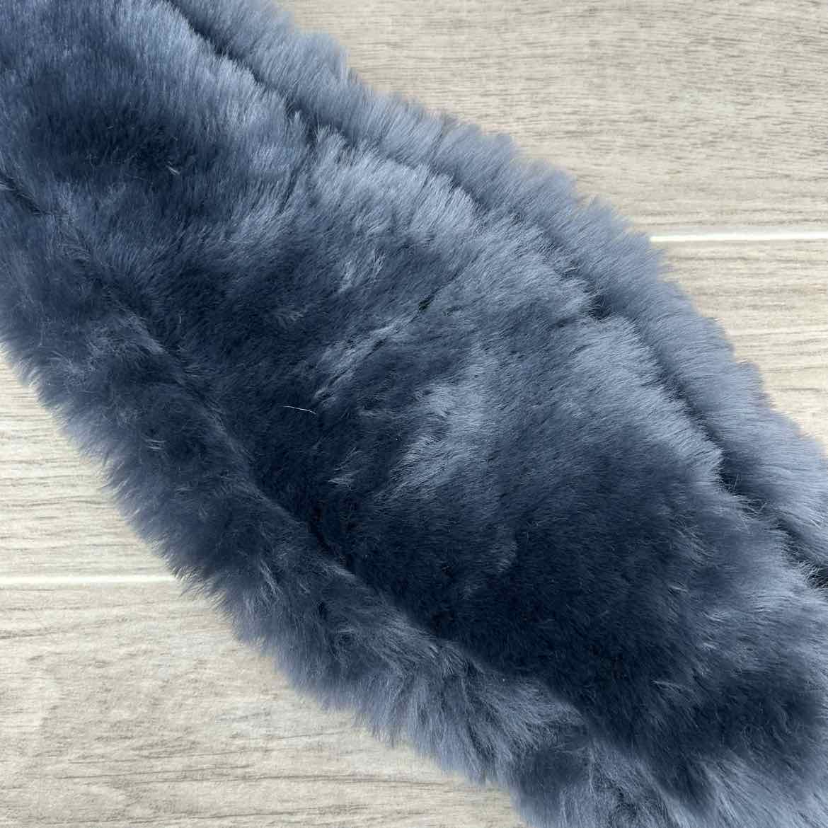 CAS Equestrian Sheepskin Girth, Black & Grey, 20"