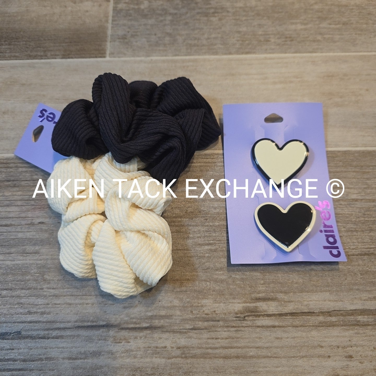 Claire's Hair Bundle - 2 Scrunchies, 2 Hair Clips