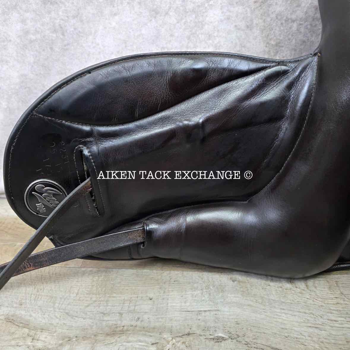 **SOLD** 2015 Custom Saddlery Icon Flight Monoflap Dressage Saddle, 17.5" Seat,  Adjustable Tree, Wool Flocked Panels
