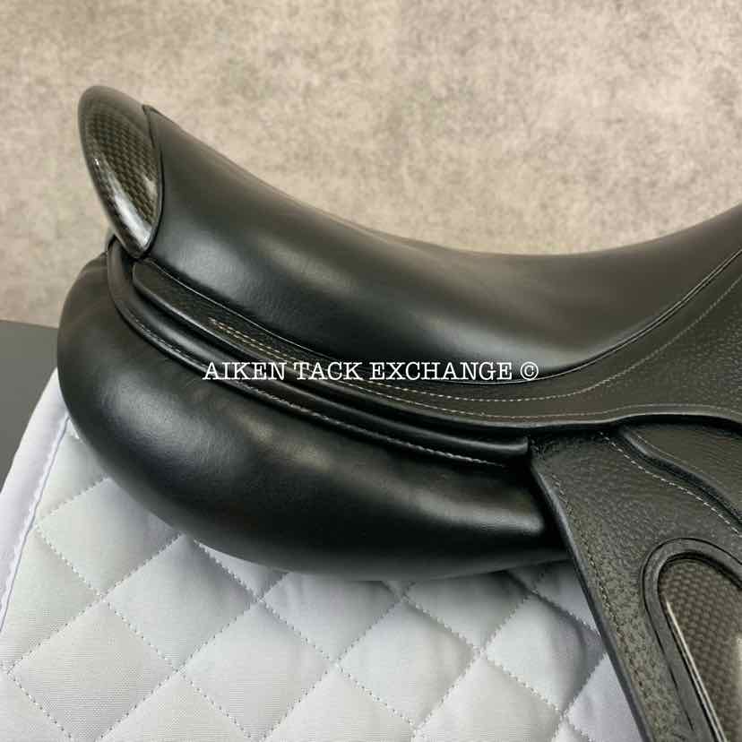 2018 CWD SE25 2GS Close Contact Jump Saddle, 17.5" Seat - S2, 3C Flap, Dynamik Flex Tree - Medium, Foam Panels