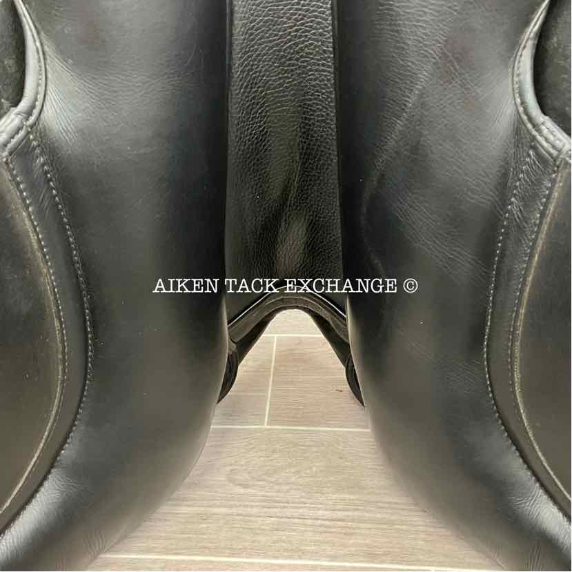 **SOLD** Kent & Masters MDS S-Series Standard Wither Surface Block Dressage Saddle, 18" Seat, Adjustable Tree - Changeable Gullet, Wool Flocked Panels